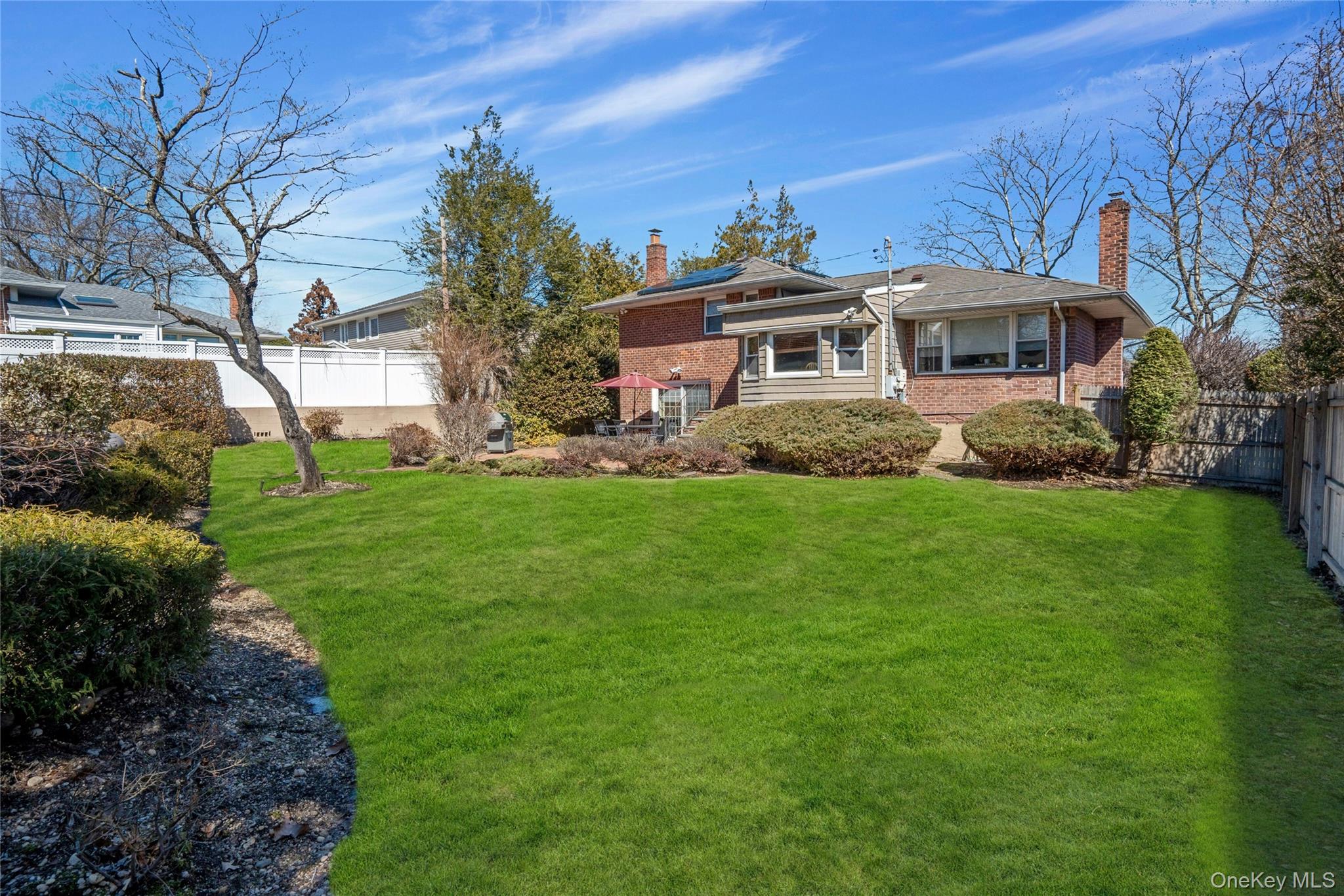 37 Winthrop Road Plainview, NY 11803 - Photo 26 of 29