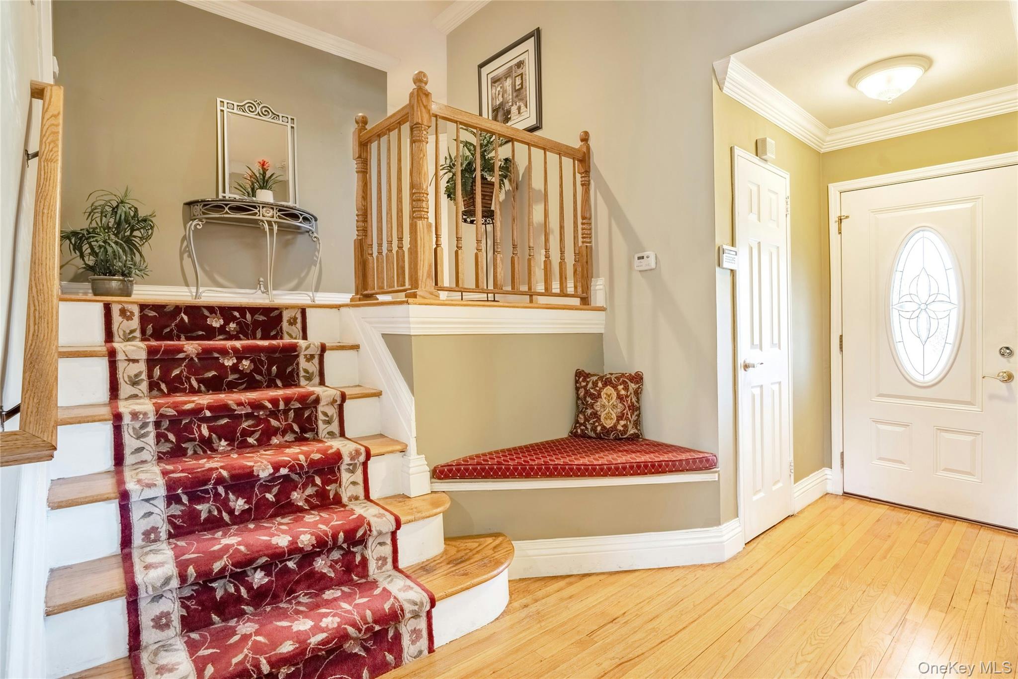 37 Winthrop Road Plainview, NY 11803 - Photo 3 of 29