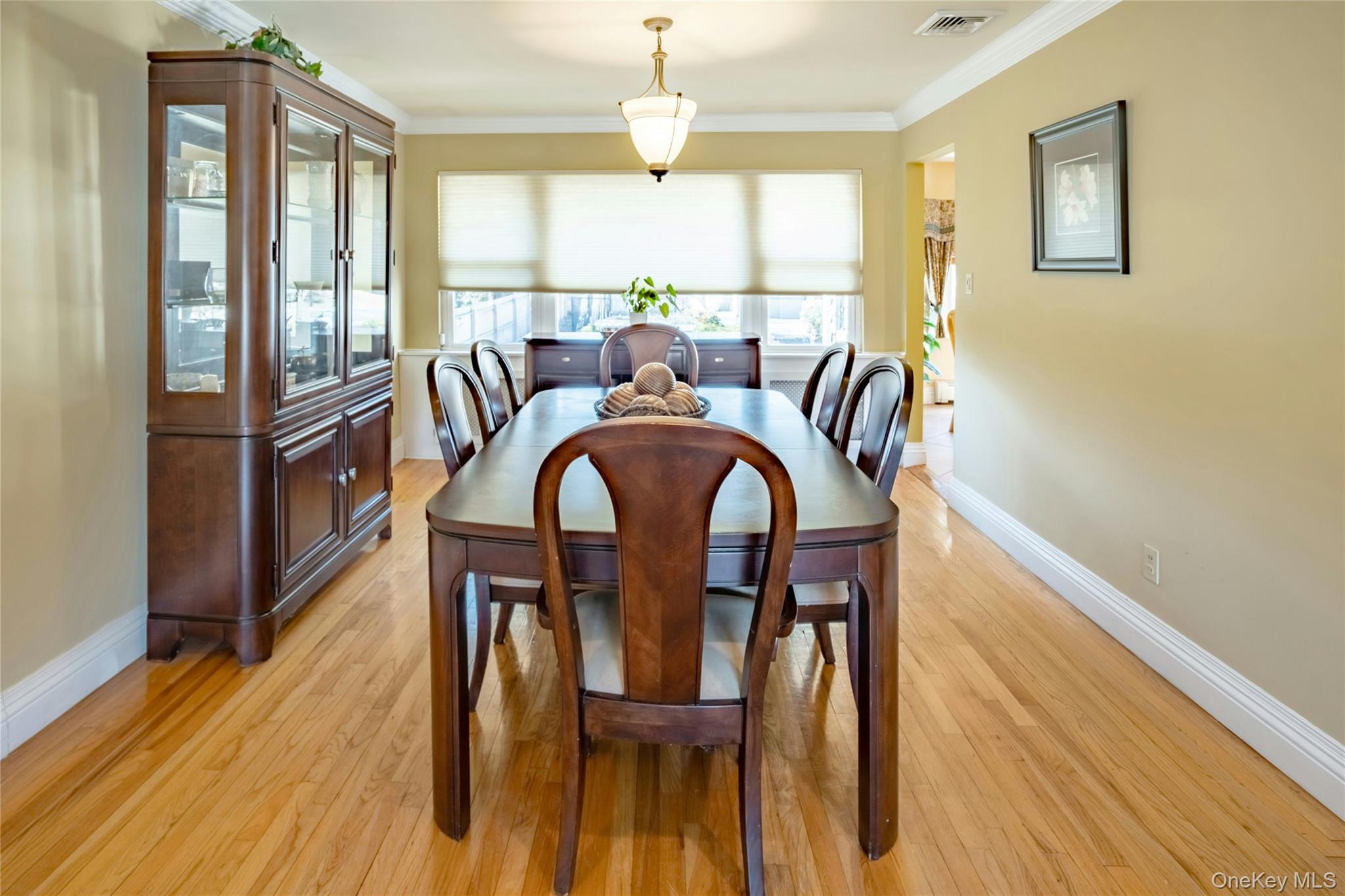 37 Winthrop Road Plainview, NY 11803 - Photo 6 of 29