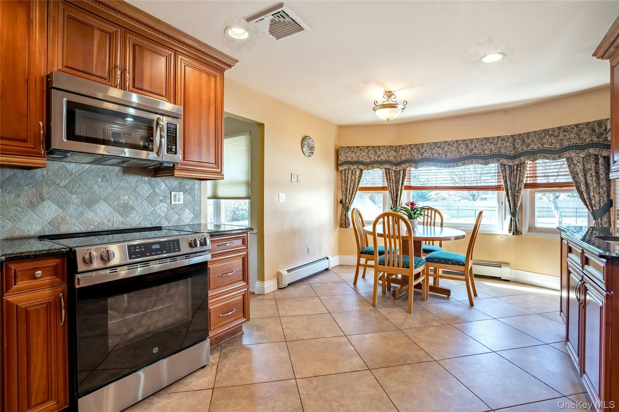 37 Winthrop Road Plainview, NY 11803 - Photo 8 of 29