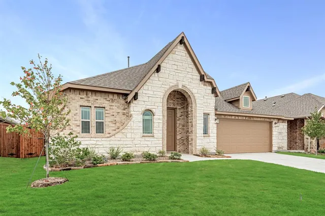 $324,600 | 221 Sweetwater Drive, Commerce, TX 75428