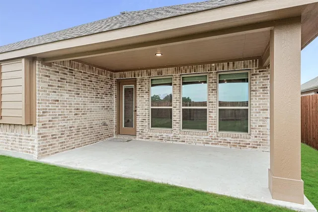 $324,600 | 221 Sweetwater Drive, Commerce, TX 75428