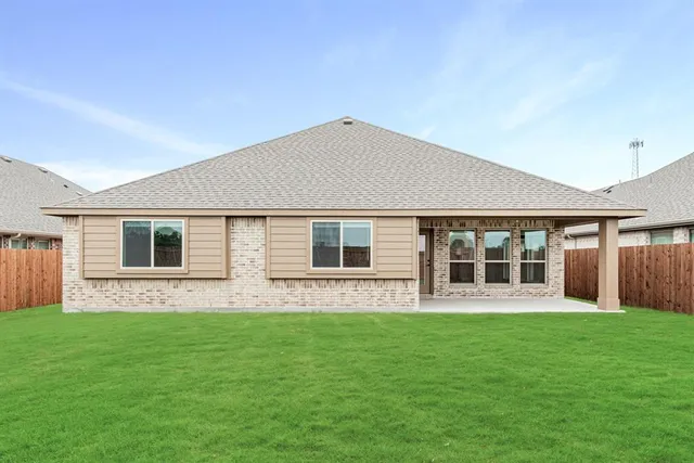 $324,600 | 221 Sweetwater Drive, Commerce, TX 75428