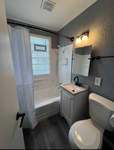 $2,800 | 3835 South 17th Street, Milwaukee, WI 53221