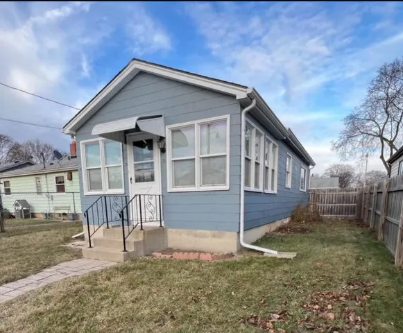 $2,800 | 3835 South 17th Street, Milwaukee, WI 53221