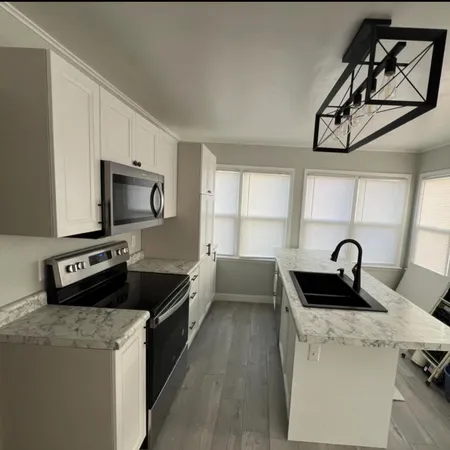 $2,800 | 3835 South 17th Street, Milwaukee, WI 53221