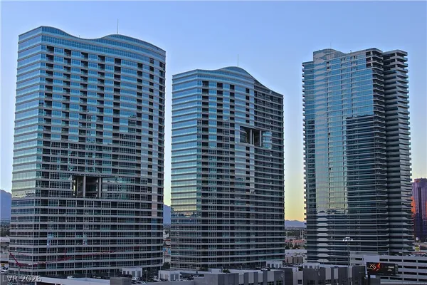 $2,350 | 4471 Dean Martin Drive, Unit 507, Las Vegas, NV 89103