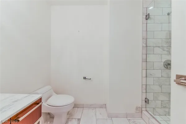 $2,350 | 4471 Dean Martin Drive, Unit 507, Las Vegas, NV 89103