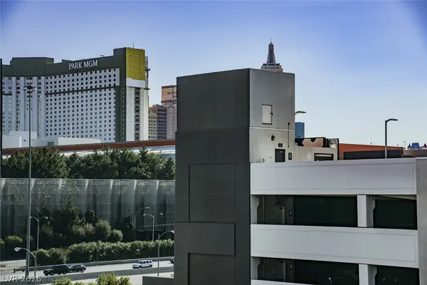 $2,350 | 4471 Dean Martin Drive, Unit 507, Las Vegas, NV 89103