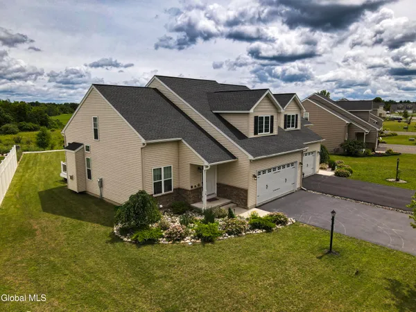 $499,900 | 36 Chip Shot Way, Halfmoon, NY 12118