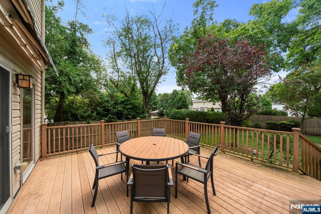 325 Cooper Place Paramus, NJ 07652 - Photo 28 of 31