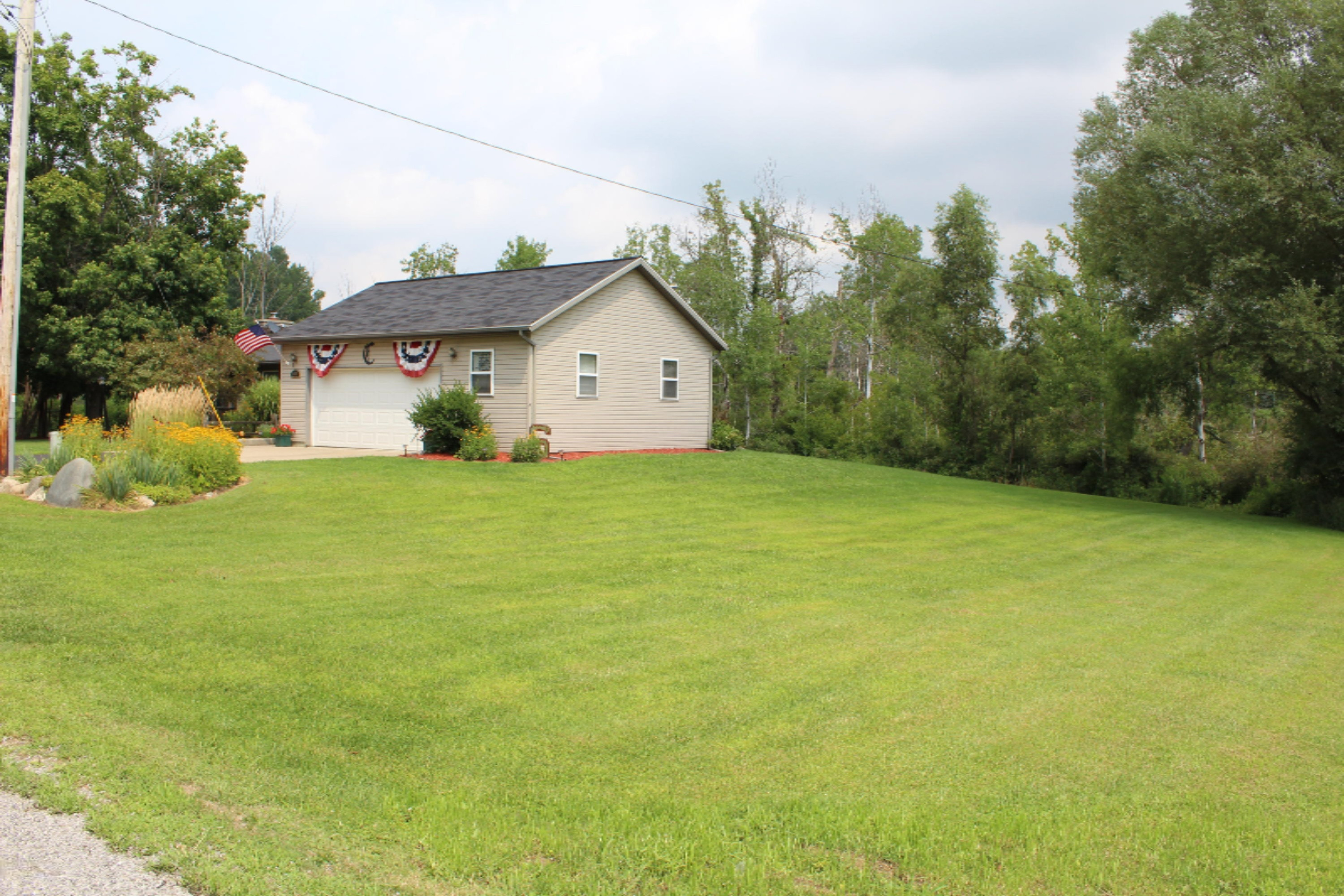 851 South Bellamy Road Ionia, MI 48846 - Photo 5 of 39 IMG_3144