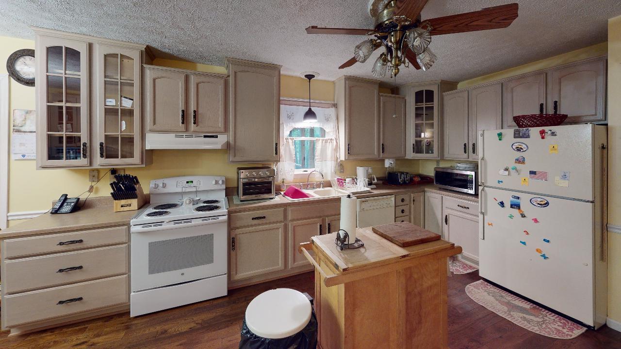 3762 Brush Road Lewisburg, WV 24901 - Photo 4 of 13 Gallery Image 4