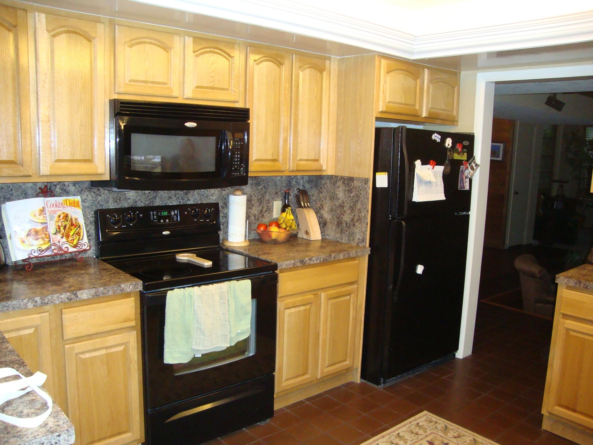 12668 Sandy Run Road Jupiter, FL 33478 - Photo 4 of 22 a kitchen with a stove and a refrigerator
