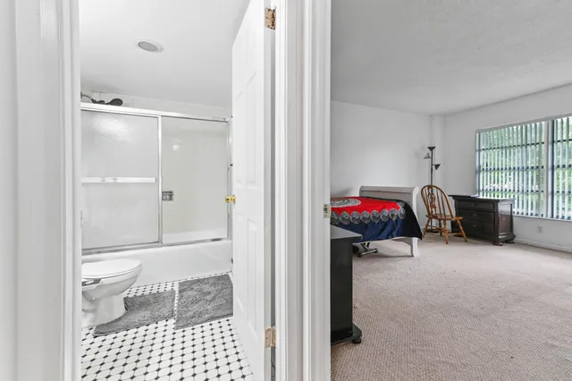 a en suite bathroom with a sink toilet and shower