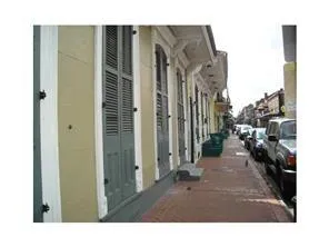 $1,300 | 827 St Peter, Unit 827, New Orleans, LA 70116