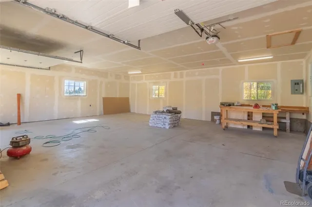 a view of a livingroom with furniture and a ceiling fan