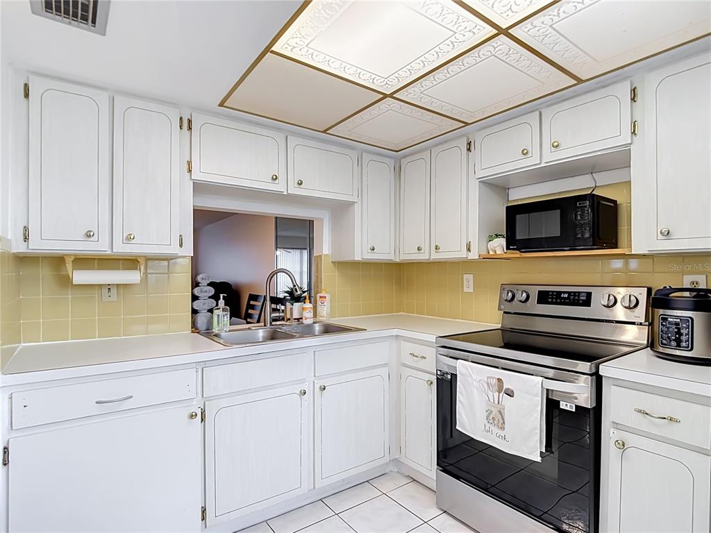 4228 Redcliff Place New Port Richey, FL 34652 - Photo 7 of 57 Gallery Image 7