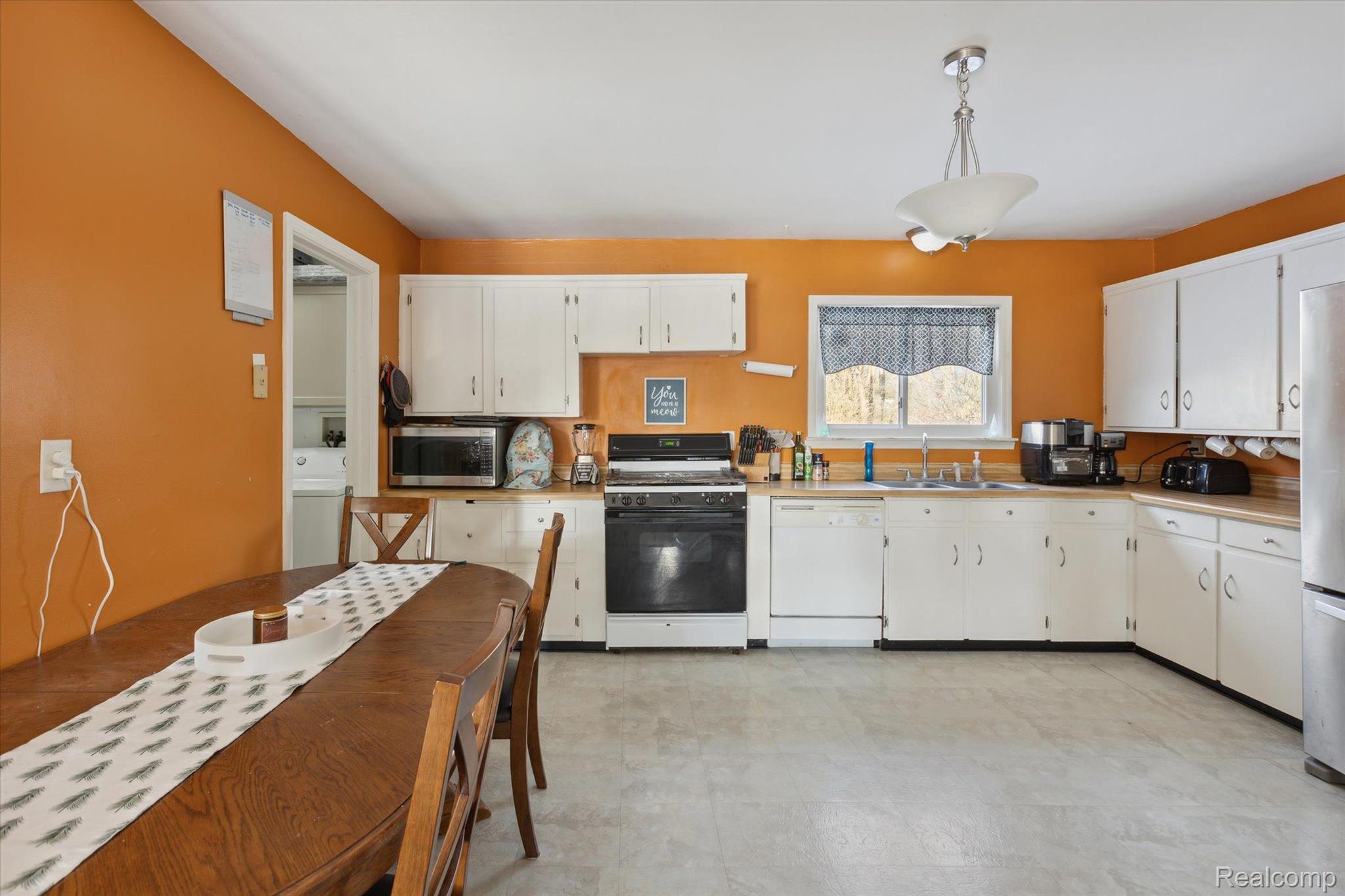 7153 Bennett Lake Road Fenton, MI 48430 - Photo 8 of 32 Gallery Image 8