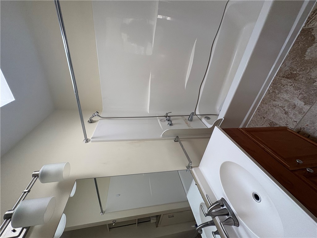 1298 Carradine Road Seneca, SC 29678 - Photo 25 of 47 Master bath