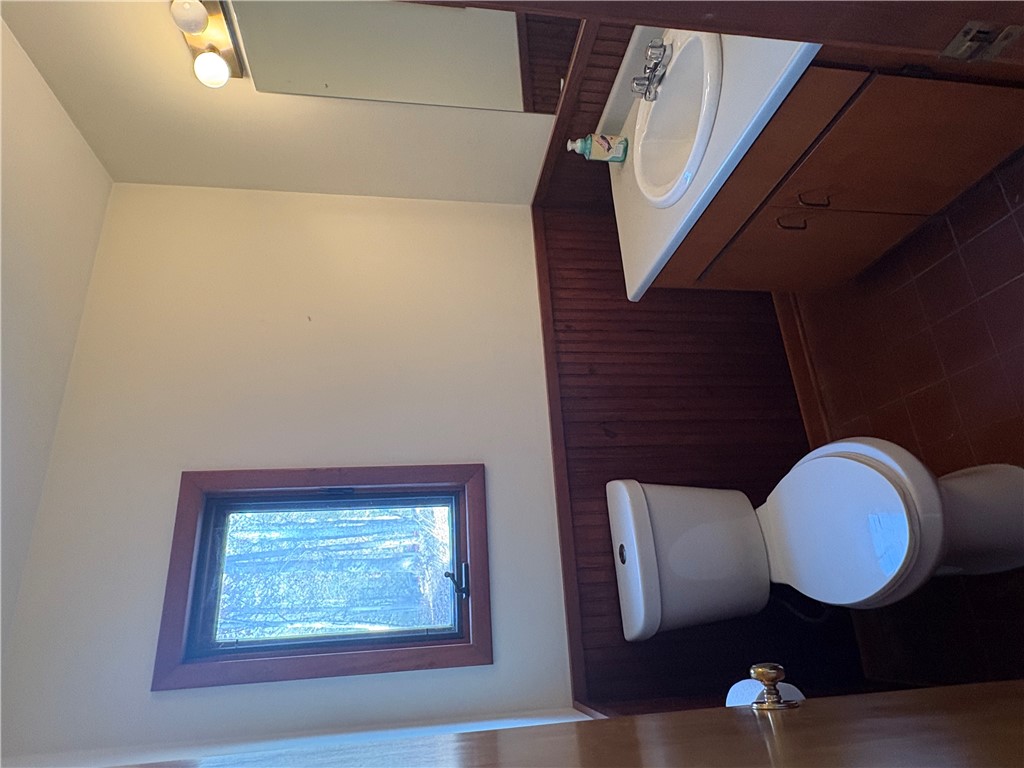 1298 Carradine Road Seneca, SC 29678 - Photo 5 of 47 Powder room