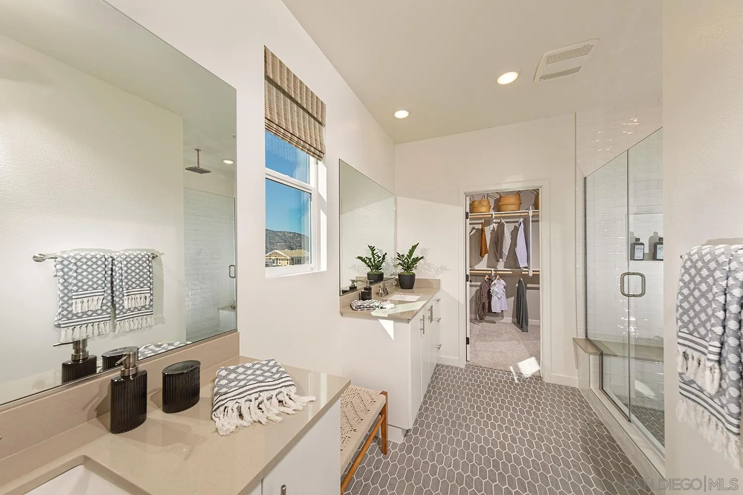 35104 Citrus Lane Fallbrook, CA 92028 - Photo 2 of 3 a kitchen with stainless steel appliances kitchen island granite countertop a refrigerator and a stove