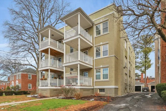 $2,250 | 40 Robin Road, Unit 203, West Hartford, CT 06119