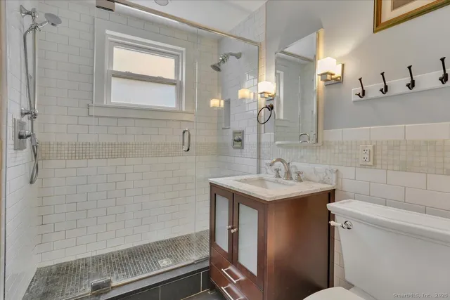 $2,250 | 40 Robin Road, Unit 203, West Hartford, CT 06119