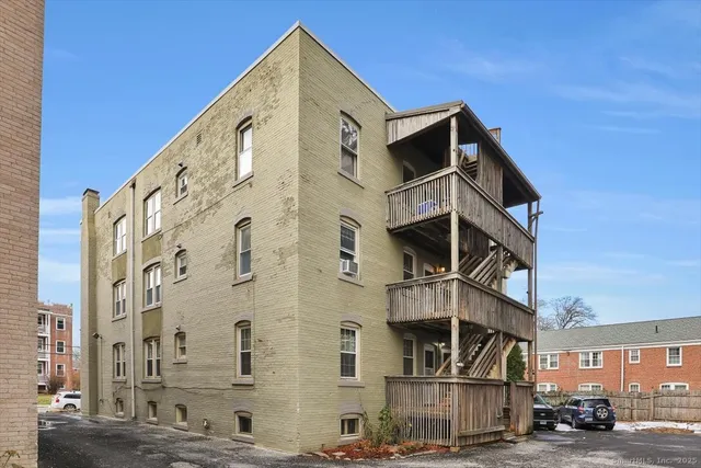 $2,250 | 40 Robin Road, Unit 203, West Hartford, CT 06119