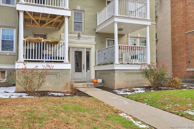 $2,250 | 40 Robin Road, Unit 203, West Hartford, CT 06119