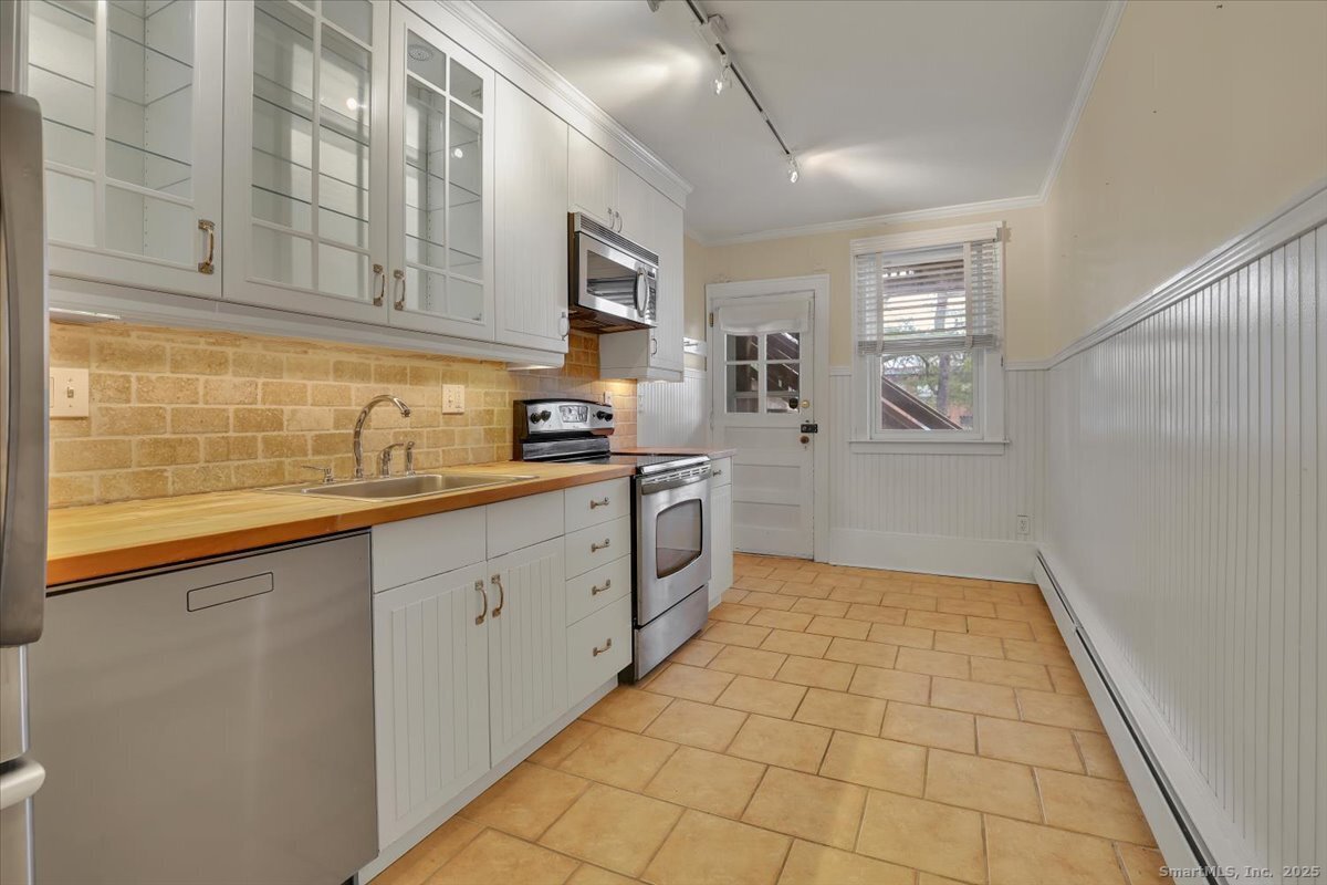 40 Robin Road, Unit 203 West Hartford, CT 06119 - Photo 7 of 22 a kitchen with stainless steel appliances a sink stove and cabinets