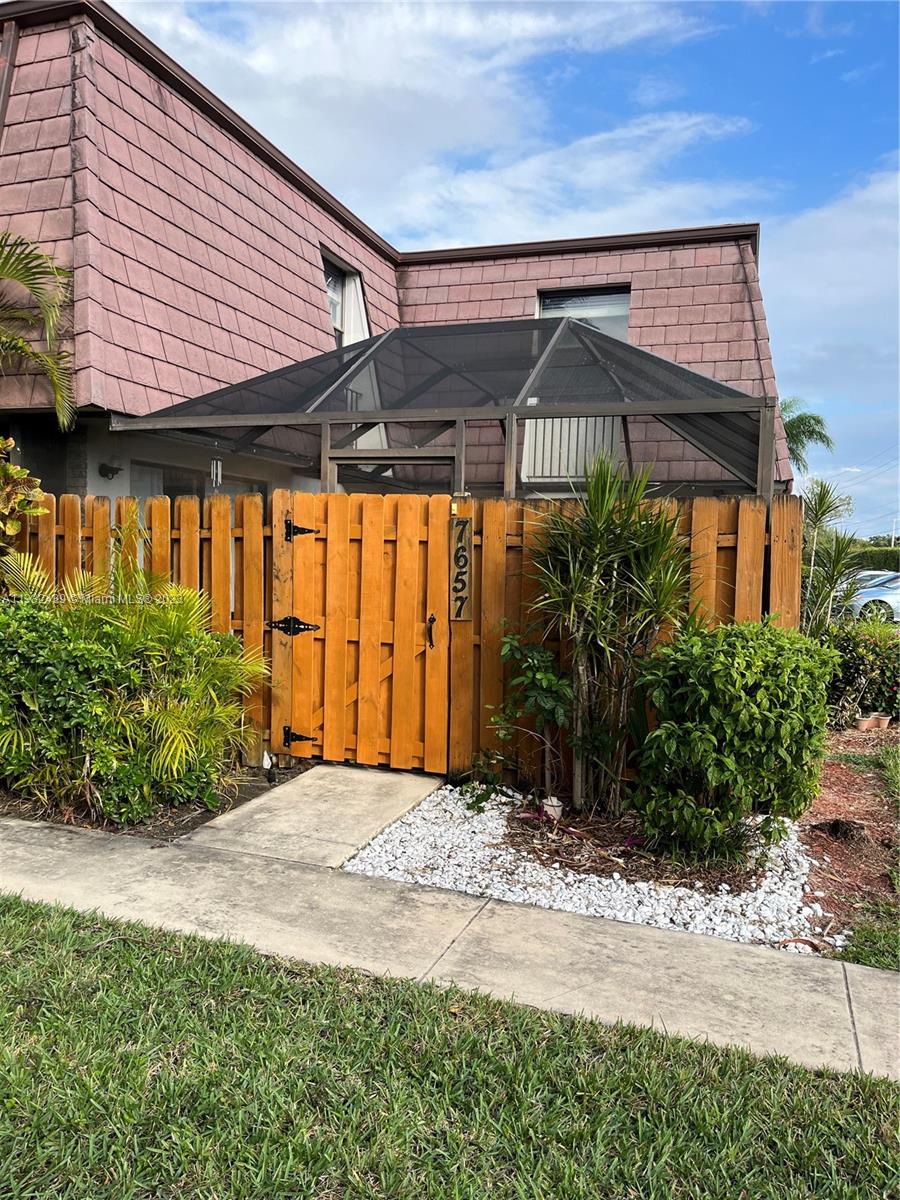 7657 Courtyard Run West, Unit 7657 Boca Raton, FL 33433 - Photo 2 of 36 a view of a house with a small backyard
