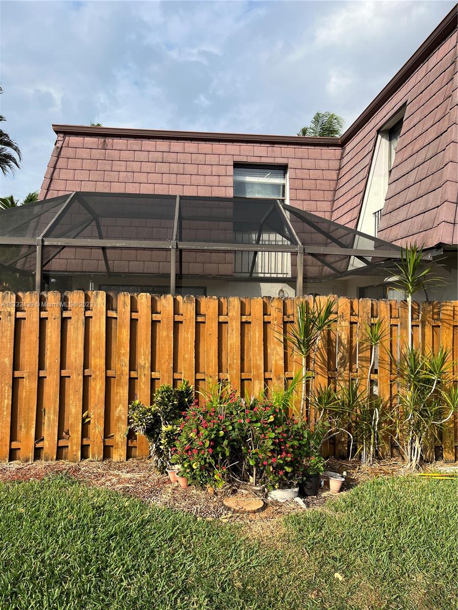 7657 Courtyard Run West, Unit 7657 Boca Raton, FL 33433 - Photo 34 of 36 a front view of a building with a garden