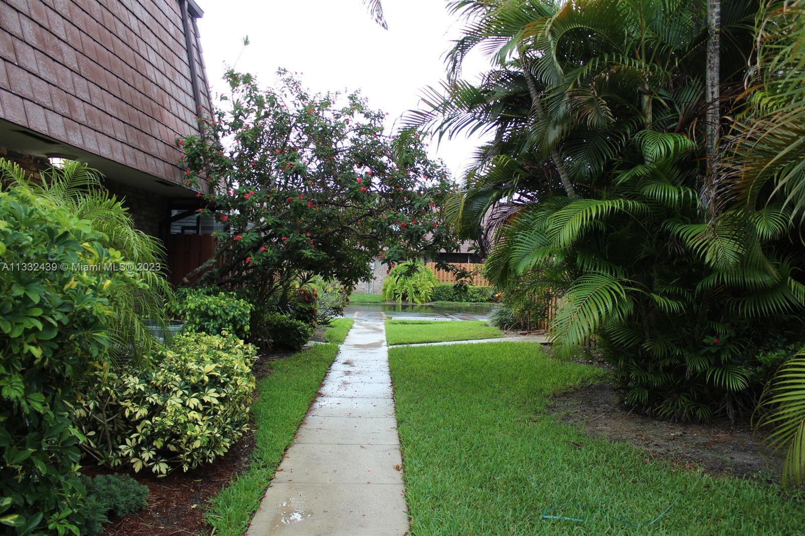 7657 Courtyard Run West, Unit 7657 Boca Raton, FL 33433 - Photo 36 of 36 a view of a garden with pathway