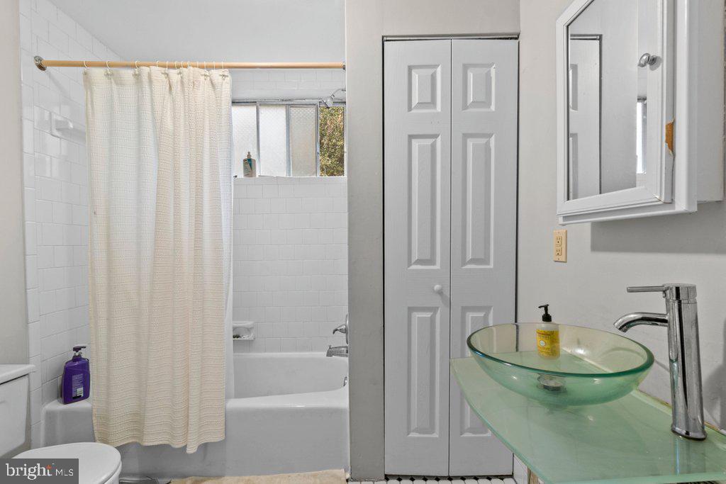 5001 Roland Avenue Baltimore, MD 21210 - Photo 11 of 36