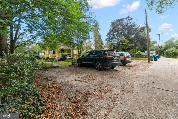 a view of a car in front of house
