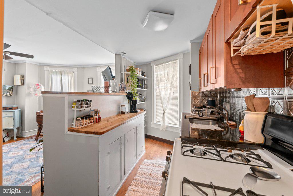 5001 Roland Avenue Baltimore, MD 21210 - Photo 4 of 36