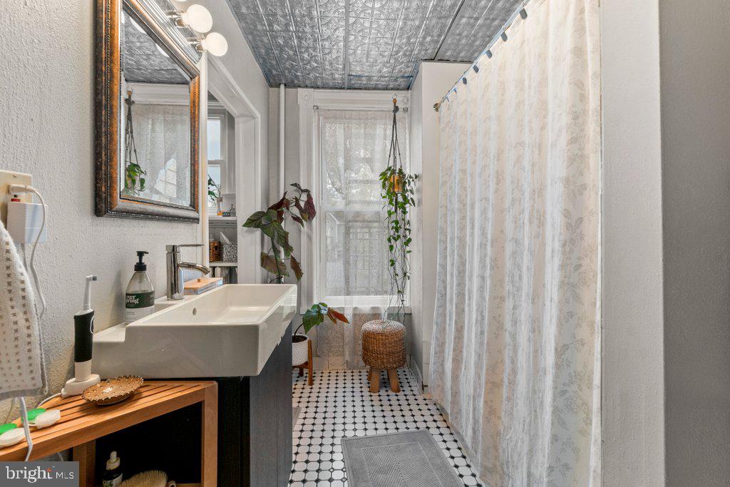 5001 Roland Avenue Baltimore, MD 21210 - Photo 7 of 36