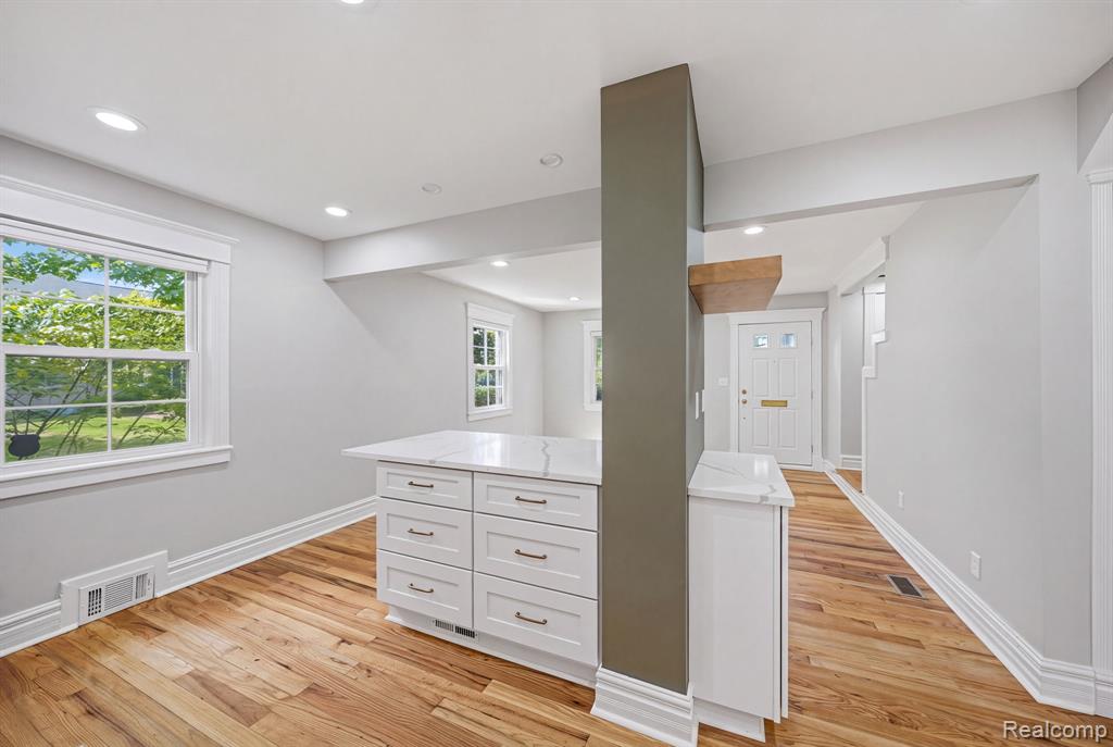1684 Graefield Road, Unit 60 Birmingham, MI 48009 - Photo 10 of 32 Gallery Image 10