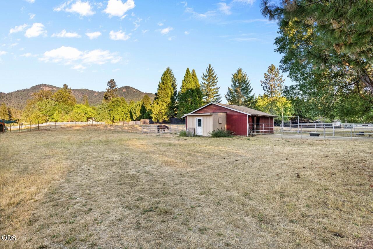 255 Queens Branch Road Rogue River, OR 97537 - Photo 43 of 48 Gallery Image 43