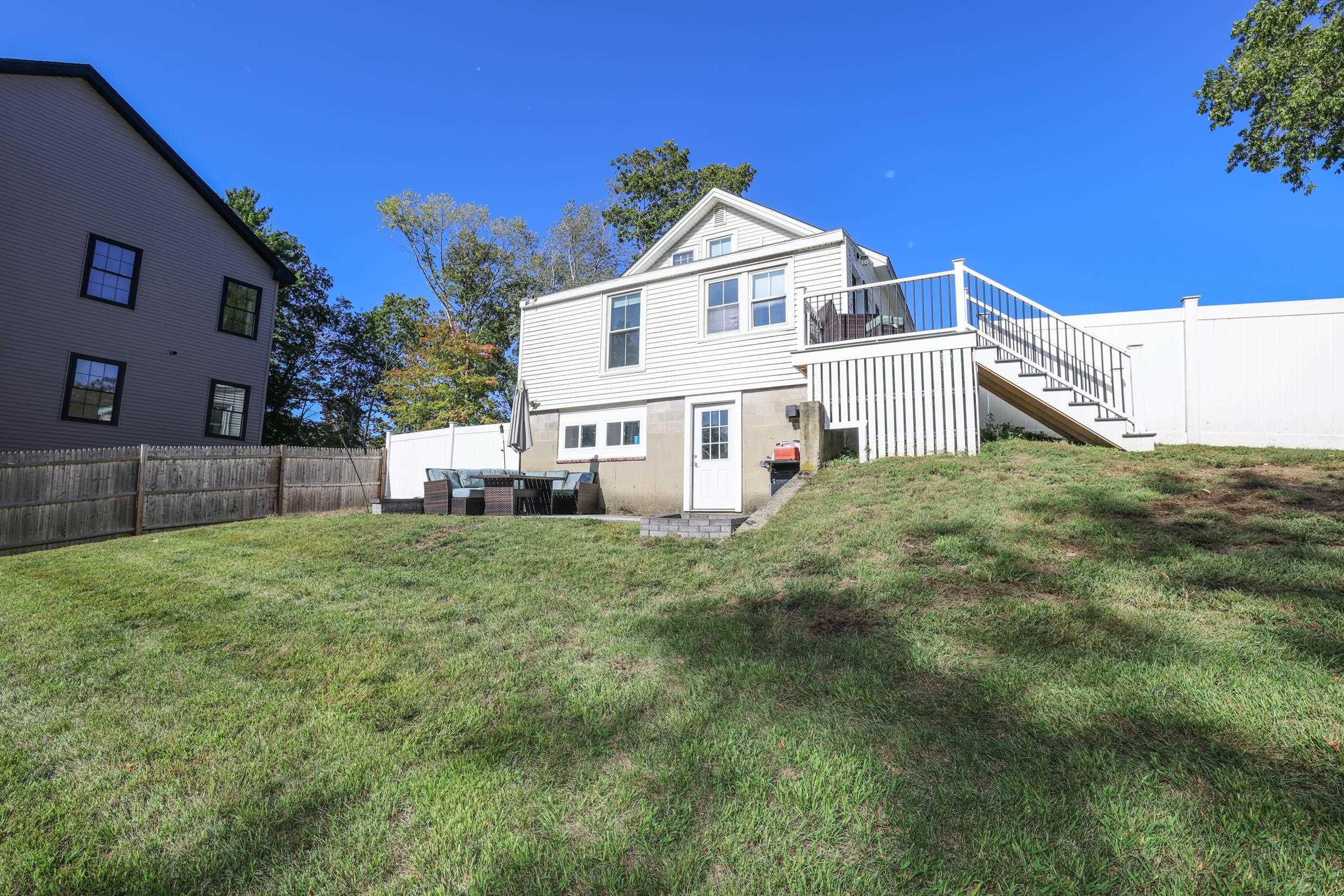 236 Drakeside Road Hampton, NH 03842 - Photo 5 of 33 Gallery Image 5