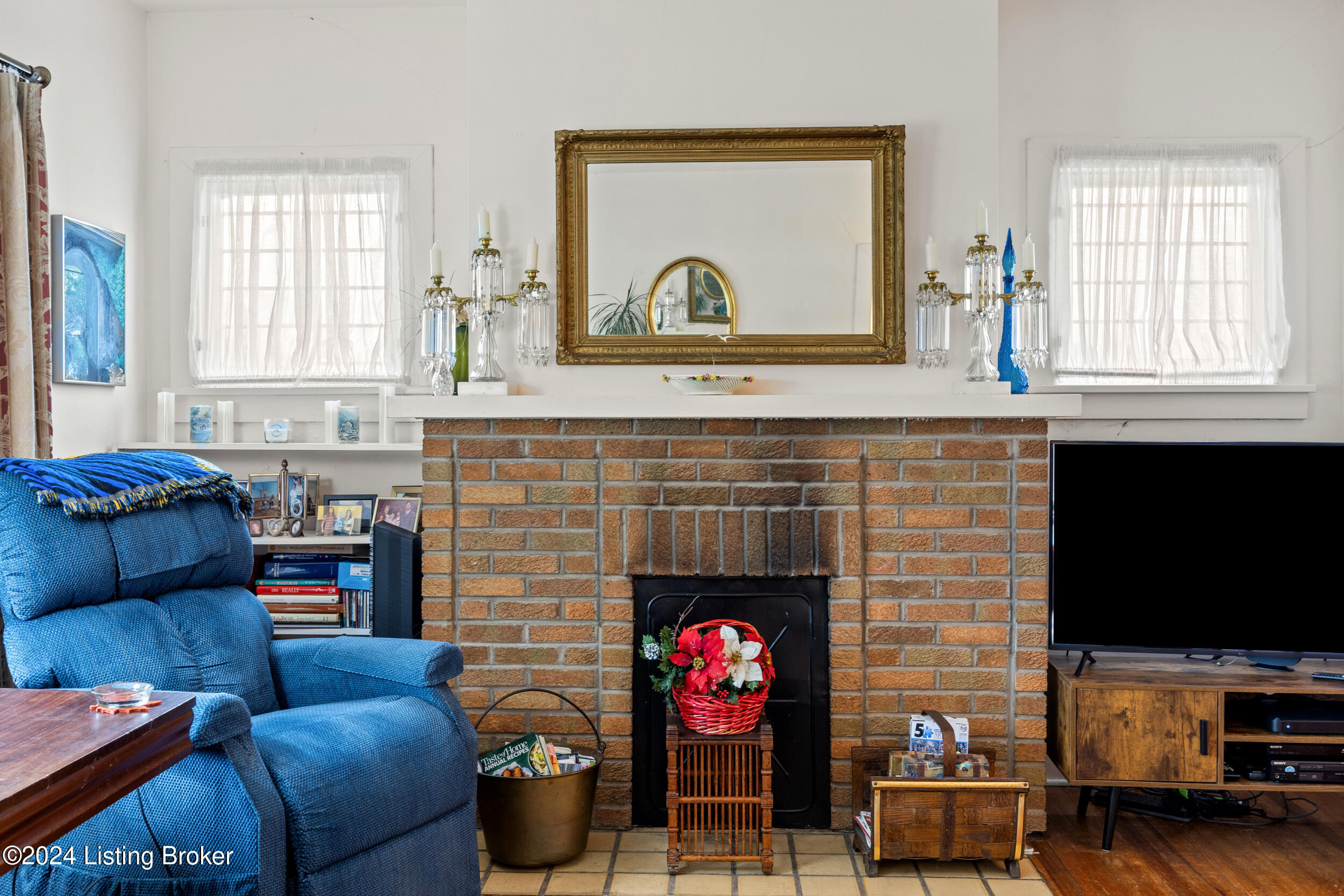 1756 Veechdale Road Simpsonville, KY 40067 - Photo 9 of 42 No flue in fireplace
