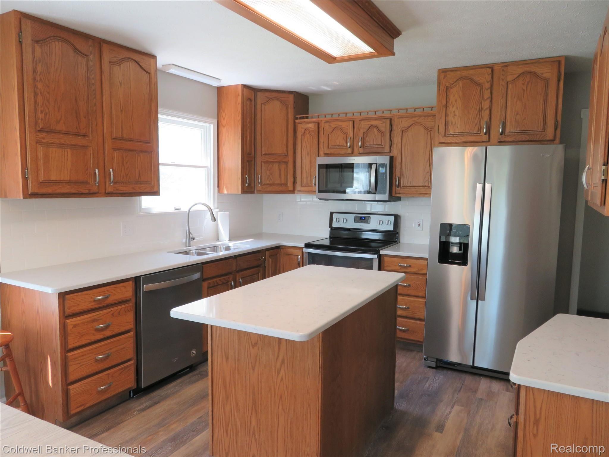 12190 Raelyn Hills Drive Perry, MI 48872 - Photo 7 of 48 6 12190 Kitchen.JPG