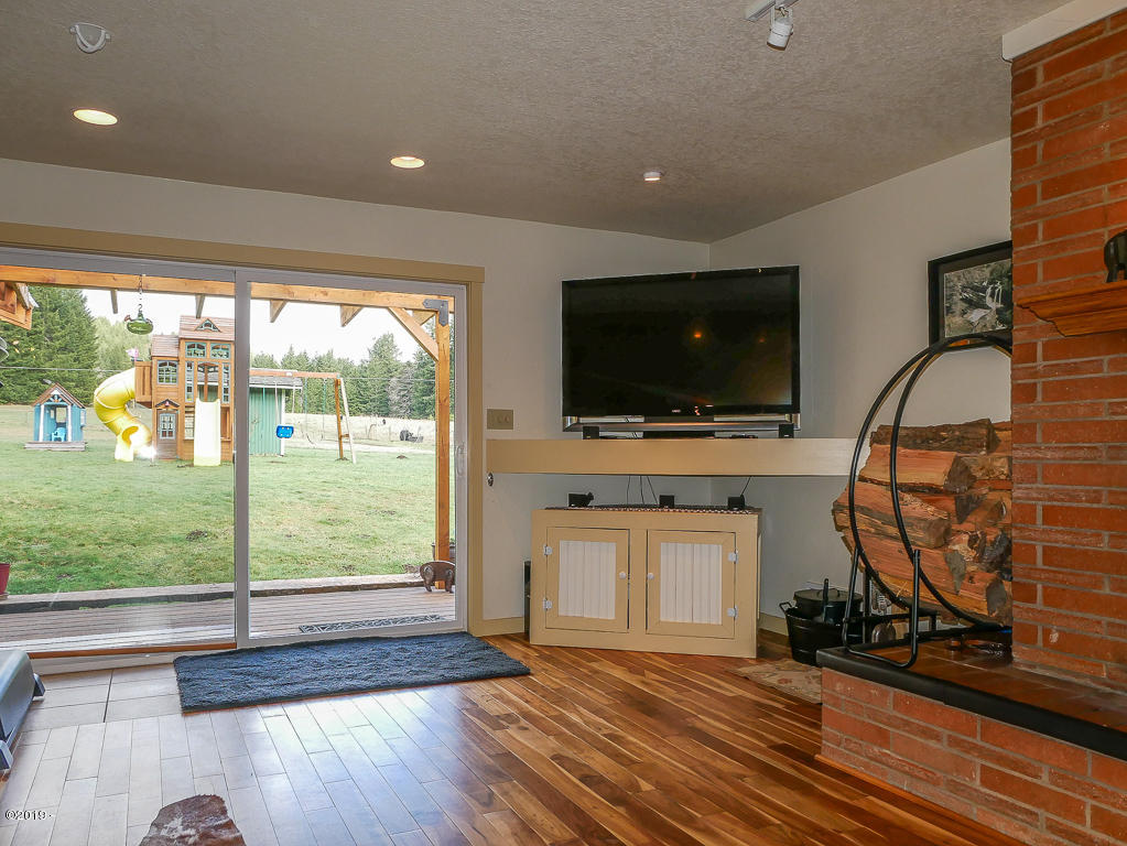 4109 Logsden Road Siletz, OR 97380 - Photo 12 of 40 Living Room