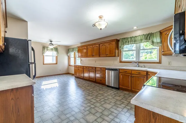 $350,000 | 9540 East 500 South, Wolcottville, IN 46795