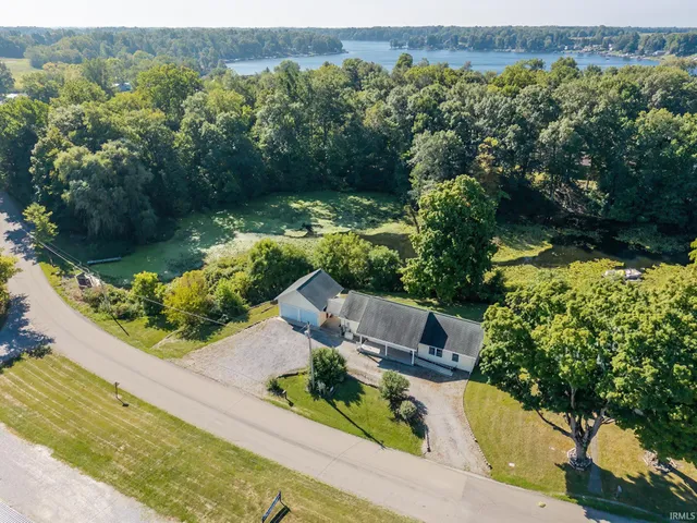 $350,000 | 9540 East 500 South, Wolcottville, IN 46795