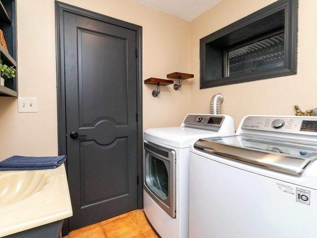 7 Rivers Lane Stoneham, MA 02180 - Photo 32 of 40
