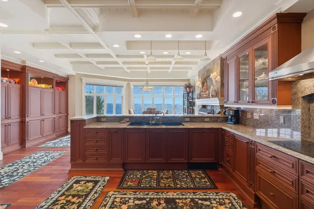 $20,000,000 | 17 Seaview Avenue, Kennebunkport, ME 04046