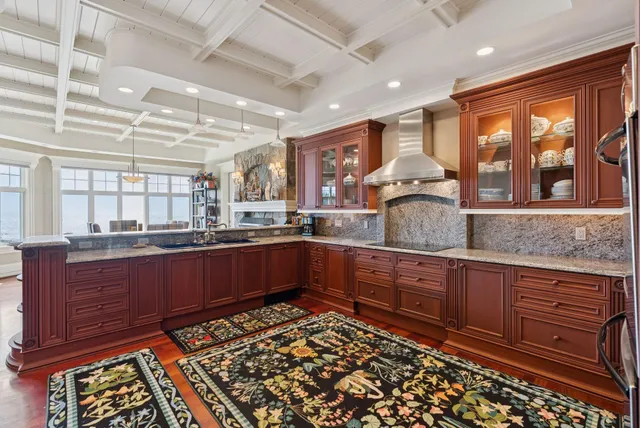 $20,000,000 | 17 Seaview Avenue, Kennebunkport, ME 04046