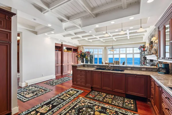 $15,000,000 | 17 Seaview Avenue, Kennebunkport, ME 04046